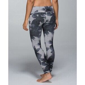 Lululemon‎ Women Wunder Under Leggings Floral Platoon Silver Spoon Size 6 Grey